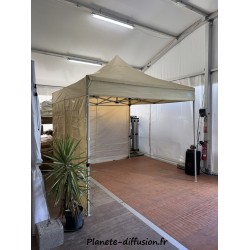 Barnum pliant beige 3x3 m installé pour réception et événement