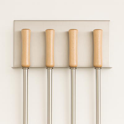 Kit d’accessoires inox pour four à bois – Pelle, racleur, crochet, balai + Support | Votre Boutique