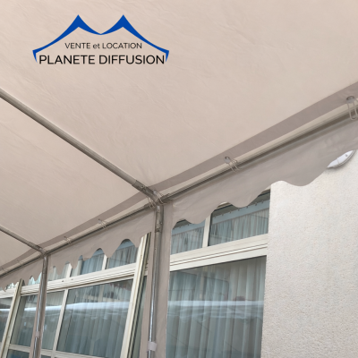 Bâche de toit de rechange 5 × 12 m installée sur structure tubulaire