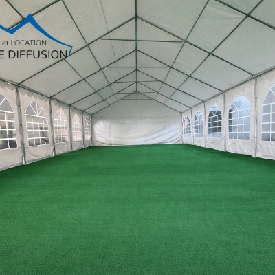 Intérieur spacieux et lumineux grâce aux fenêtres transparentes