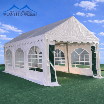 Tente de réception robuste et élégante, conçue pour accueillir vos événements en toute sérénité.